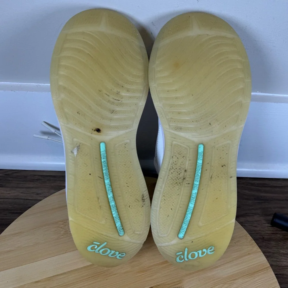 Clove Nursing Shoes Women 8.5 White Good Fluid Resistant Medical Sneakers CL0028